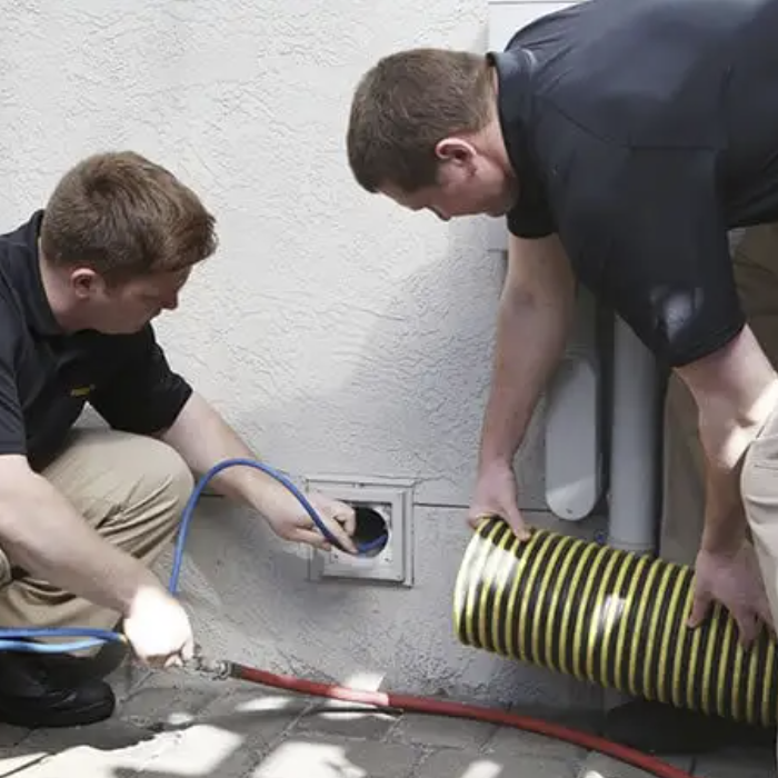 Inspecteer en schoon binnen ventilatieopeningen en registers 
